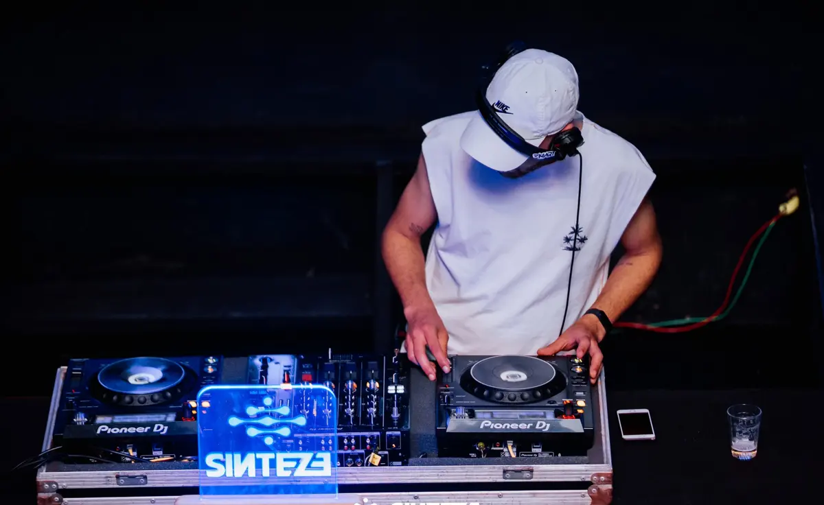 ENART tocando em CDJ